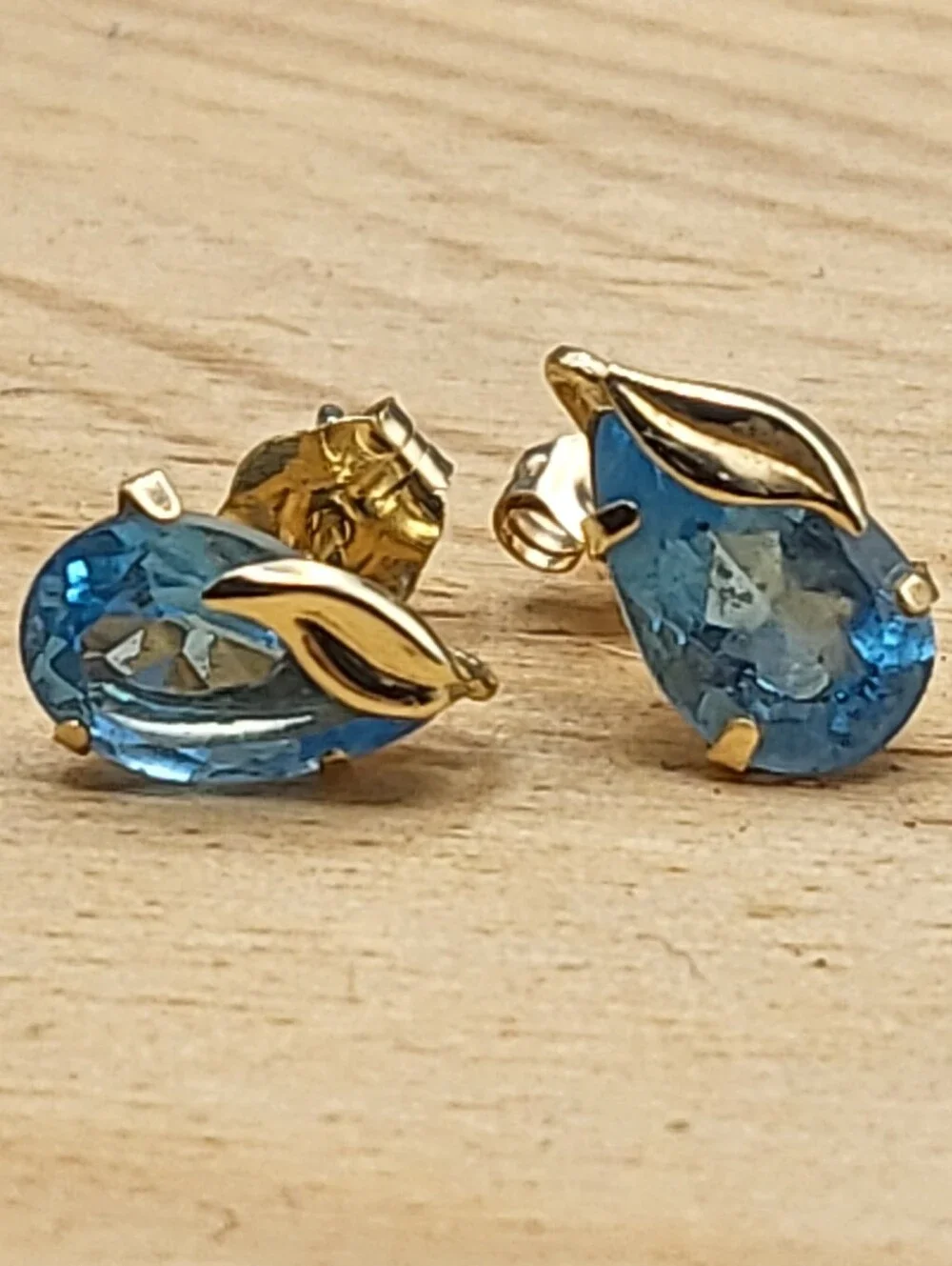 14k Gold Topaz Teardrop/ Pear w Leaf Stud Estate Mid-Century Vintage Swiss Blue